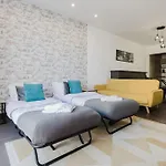 アパート Lovely Penthouse In St Paul's By Homely
