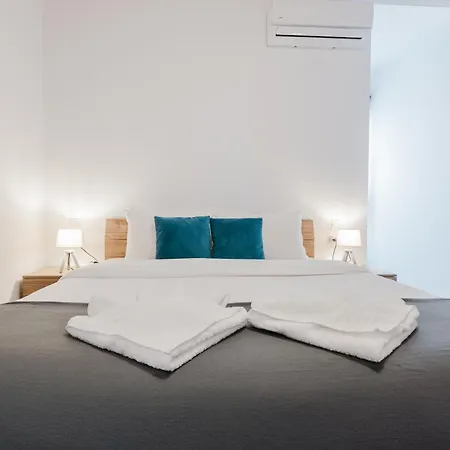 Lovely Penthouse In St Paul's By Homely Apartment *