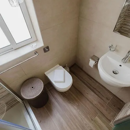 Lovely Penthouse In St Paul's By Homely