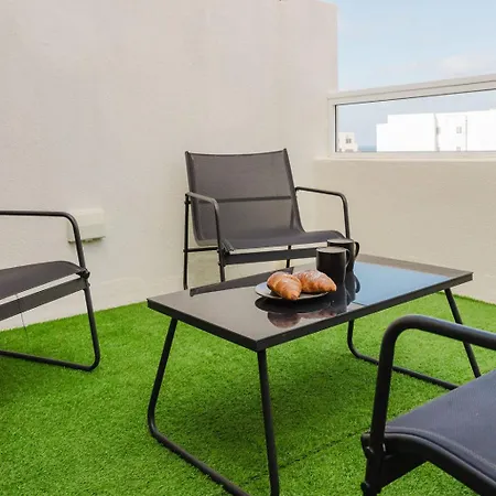 Lovely Penthouse In St Paul's By Homely Apartament