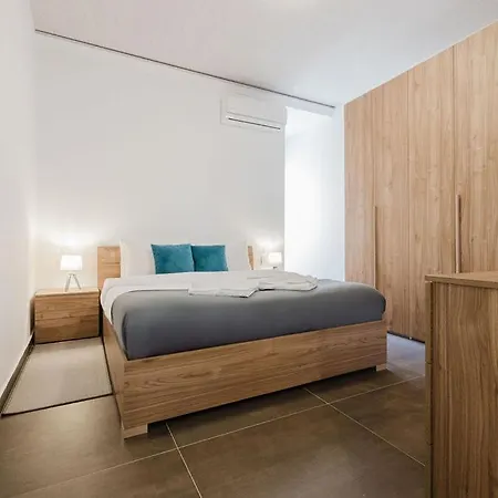 Apartment Lovely Penthouse In St Paul's By Homely