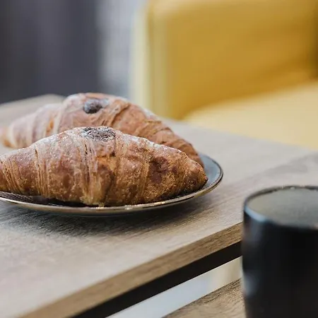 Lovely Penthouse In St Paul's By Homely Apartament