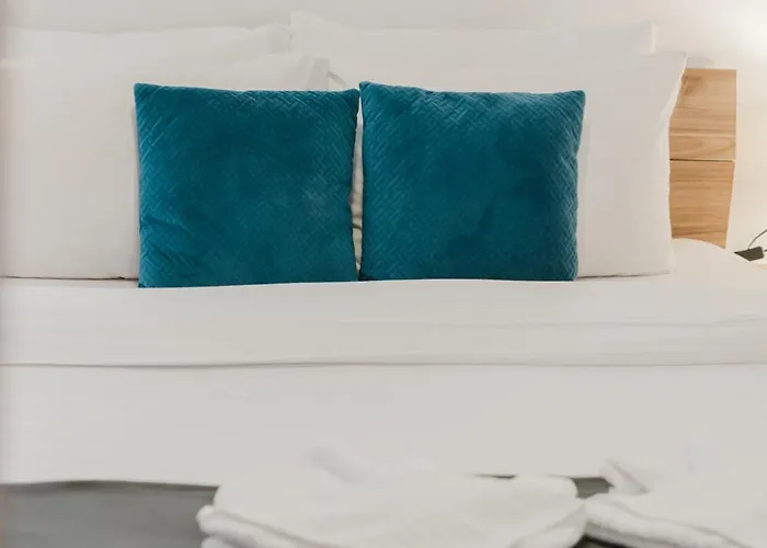 Lovely Penthouse In St Paul's By Homely