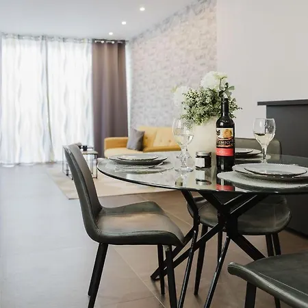 Lovely Penthouse In St Paul's By Homely *