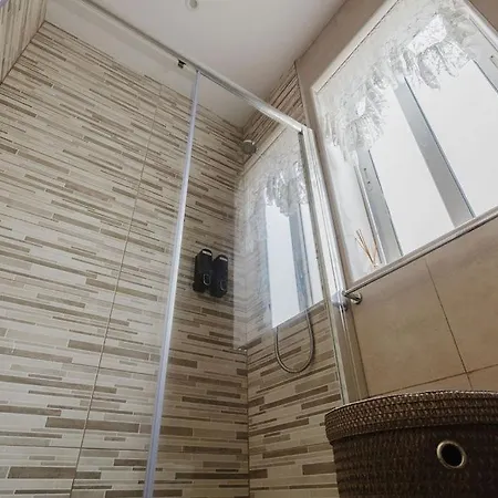 شقة Lovely Penthouse In St Paul's By Homely *